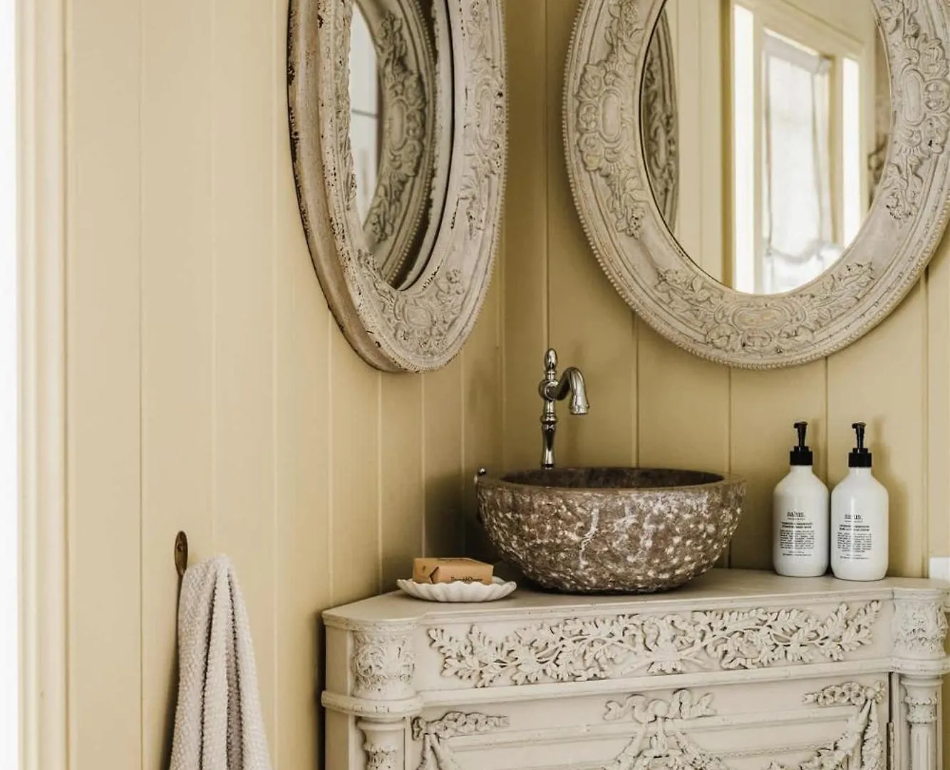 Luxe Hinterland Stay, Eastnor At Montville Estate
